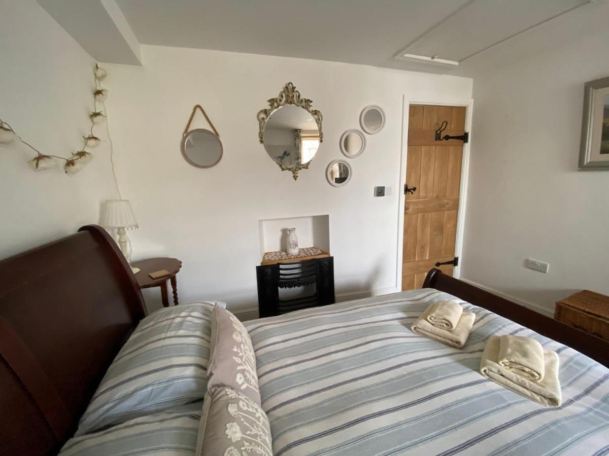 Dugdales Cottage Сетъл Екстериор снимка