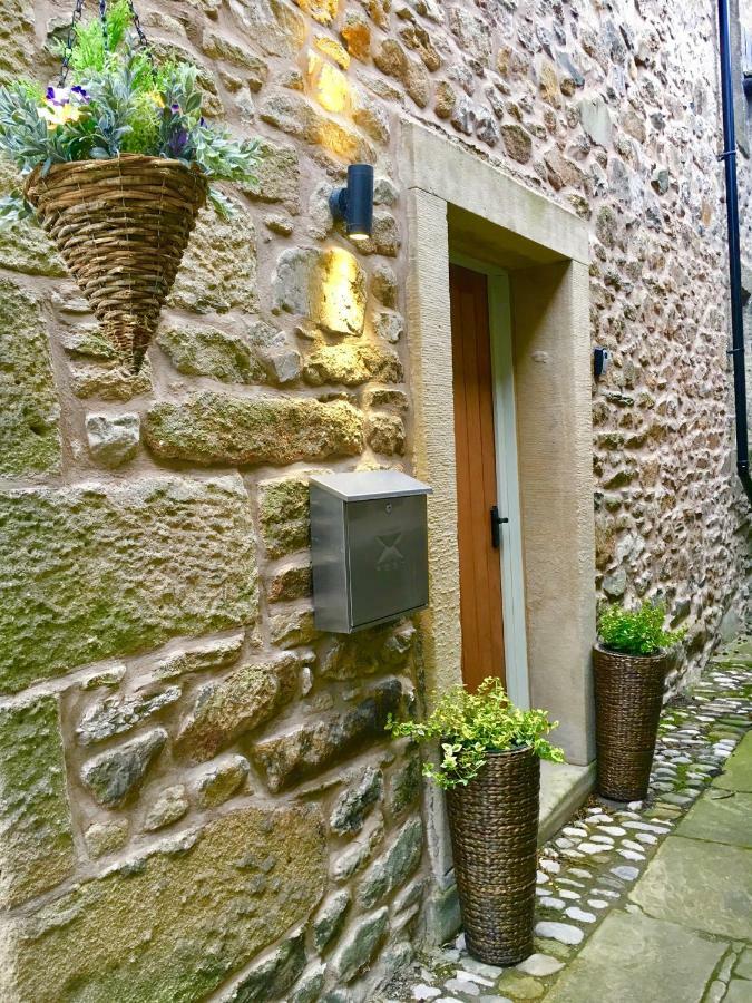 Dugdales Cottage Сетъл Екстериор снимка