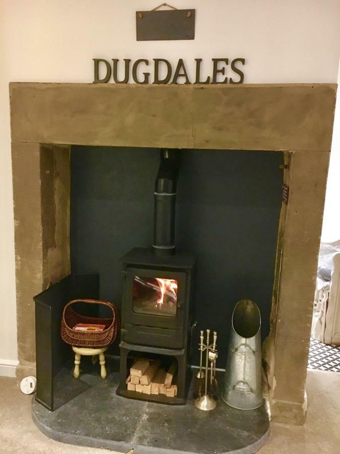 Dugdales Cottage Сетъл Екстериор снимка