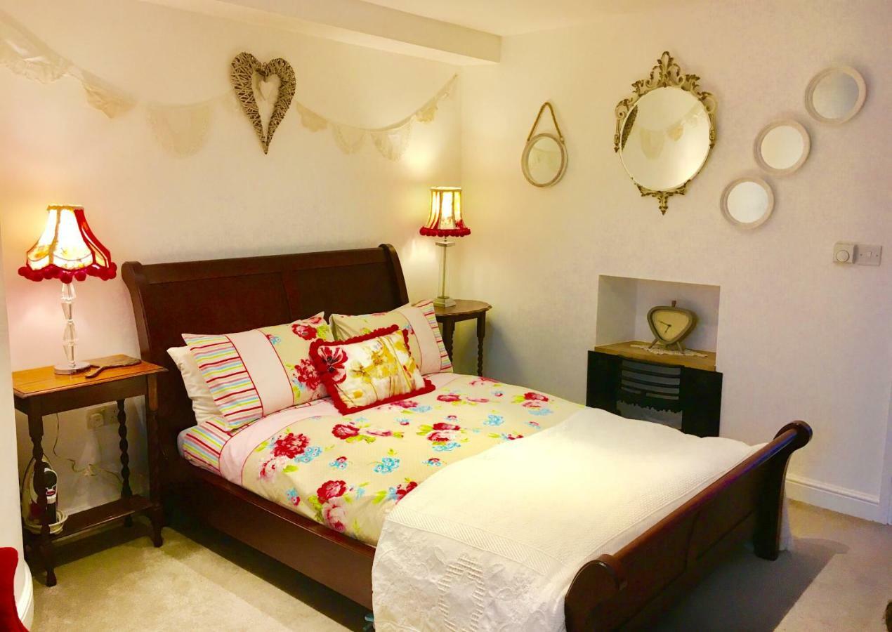 Dugdales Cottage Сетъл Екстериор снимка