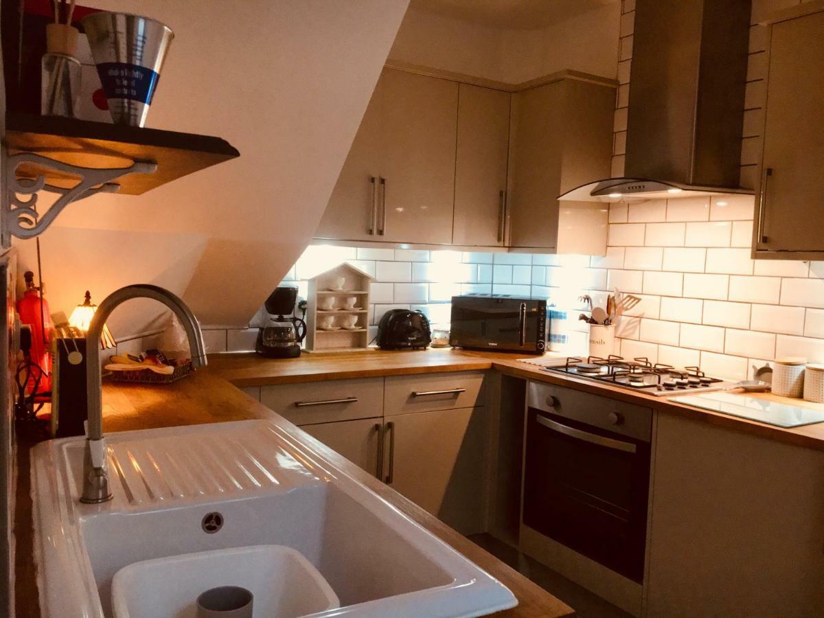 Dugdales Cottage Сетъл Екстериор снимка
